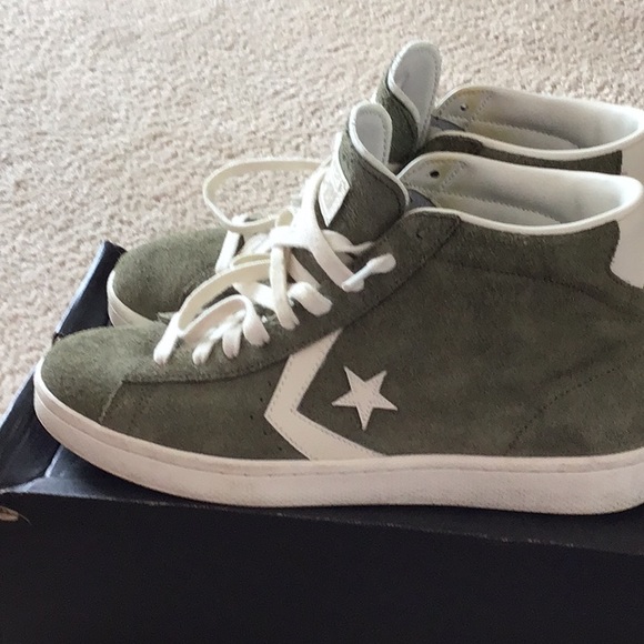 Men’s Converse Sneaker - Picture 4 of 5